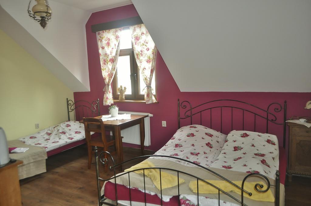 Bed and Breakfast Karczma Brzeziniak Тісна Екстер'єр фото